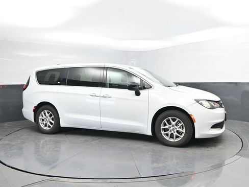 Used 2024 Chrysler Voyager LX FWD image 3