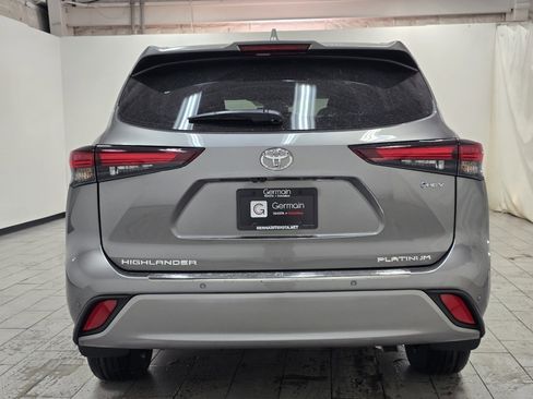 New 2026 Toyota Highlander Platinum image 17