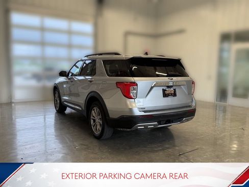Used 2023 Ford Explorer XLT w/ Equipment Group 202A AWD/4WD image 11