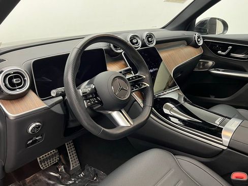 Used 2025 Mercedes-Benz GLC 300 4MATIC image 21