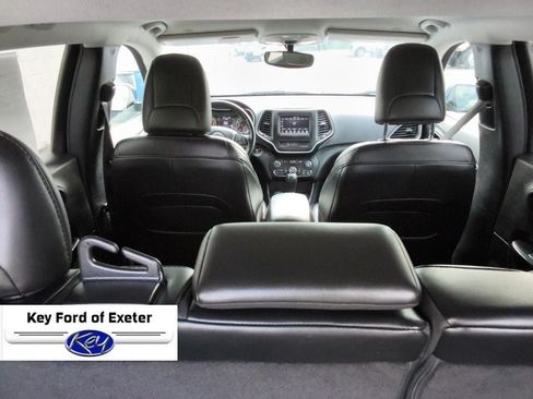 Used 2020 Jeep Cherokee Latitude Plus AWD/4WD image 14