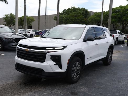 Used 2024 Chevrolet Traverse LS FWD image 1