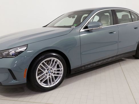 Used 2024 BMW 530i xDrive image 3