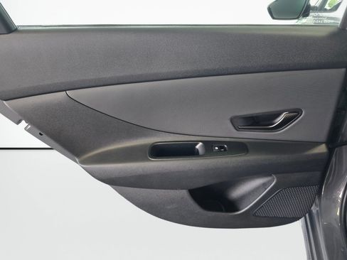 Used 2025 Hyundai Elantra SEL FWD image 33