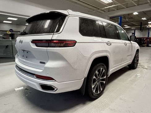 Certified 2022 Jeep Grand Cherokee L Overland w/ MOPAR Finishing Package AWD/4WD image 10