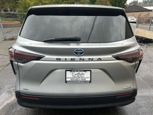 Used 2023 Toyota Sienna XLE AWD/4WD image 6