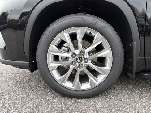 New 2026 Toyota Highlander Limited image 13