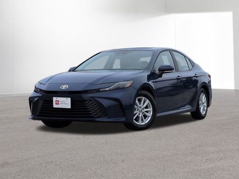 Certified 2025 Toyota Camry LE image 1
