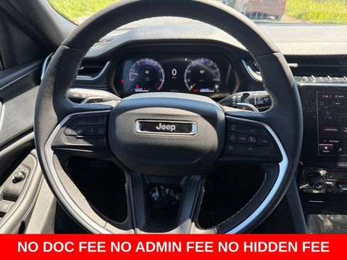 Used 2025 Jeep Grand Cherokee Altitude AWD/4WD image 18