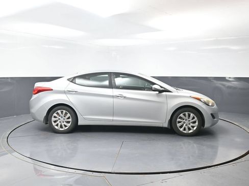 Used 2012 Hyundai Elantra GLS FWD image 2