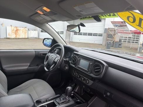 Used 2016 Toyota Tacoma SR w/ Towing Package image 21