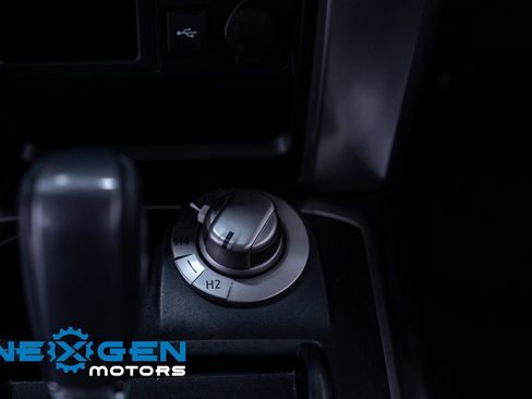 Used 2020 Toyota 4Runner SR5 AWD/4WD image 15