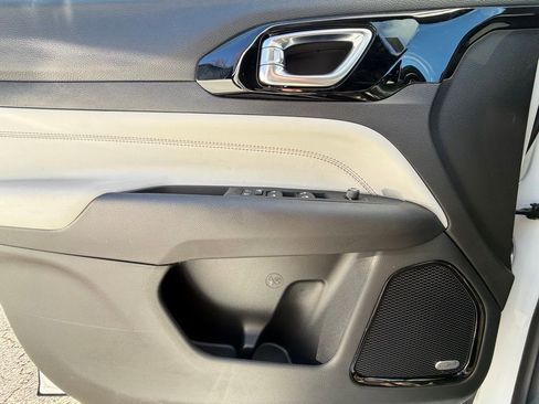 New 2026 Jeep Compass Limited image 23