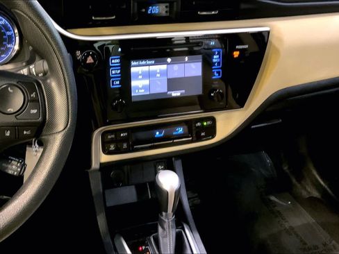 Used 2017 Toyota Corolla LE image 6