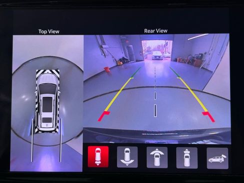 Used 2023 Chrysler Pacifica Limited FWD image 22