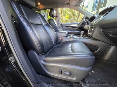 Used 2019 Nissan Pathfinder SL image 16