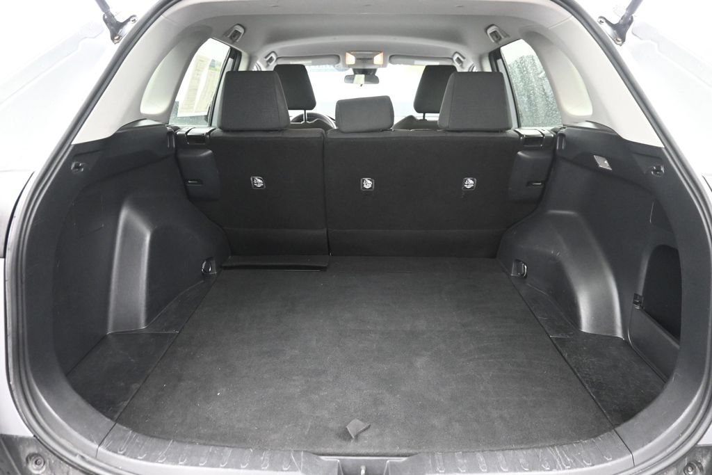 Used 2020 Toyota RAV4 LE FWD image 11