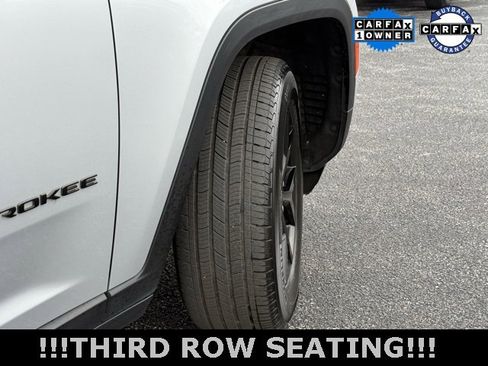 Used 2024 Jeep Grand Cherokee L Laredo image 12