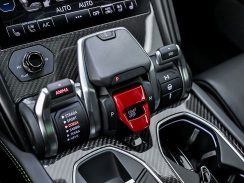 Used 2022 Lamborghini Urus AWD/4WD image 40