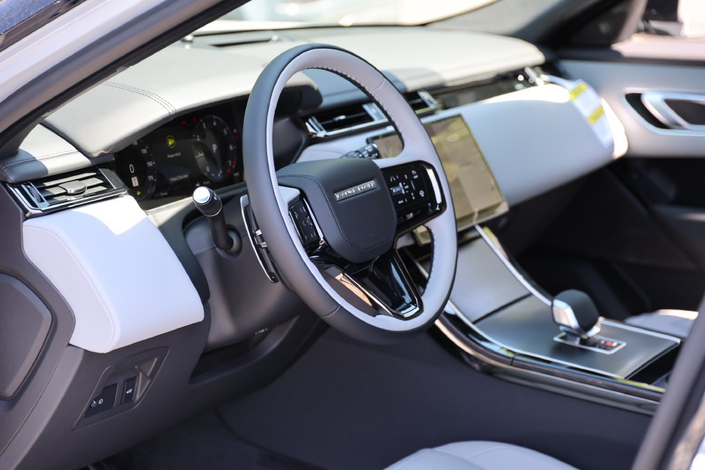 New 2026 Land Rover Range Rover Velar Dynamic SE AWD/4WD image 12