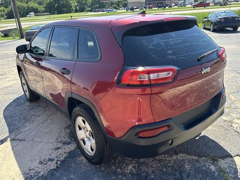 Used 2017 Jeep Cherokee Sport FWD image 7