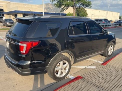 Used 2018 Ford Explorer XLT w/ Equipment Group 201A FWD image 4