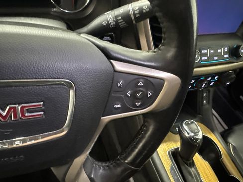 Used 2017 GMC Acadia Denali w/ Technology Package AWD/4WD image 5
