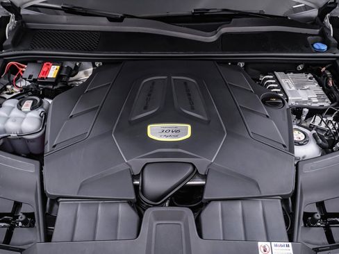 Certified 2023 Porsche Cayenne Platinum Edition image 29