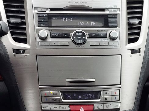 Used 2011 Subaru Outback 2.5i Limited w/ PWR Moonroof Pkg AWD/4WD image 13