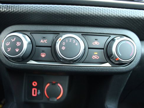 Used 2021 Nissan Kicks S image 17