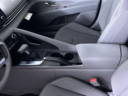 Used 2025 Hyundai Elantra Sport FWD image 22