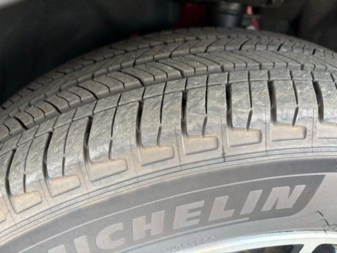 New 2025 Ford Escape SE w/ PHEV Premium Package image 28