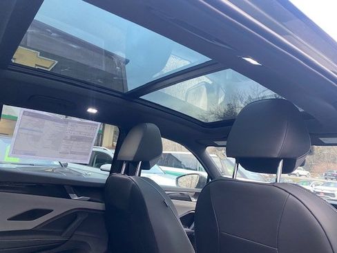 New 2026 Volkswagen Tiguan SE R-Line image 10