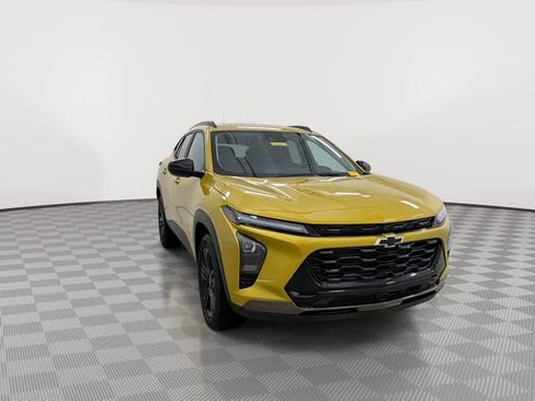 Used 2025 Chevrolet Trax ACTIV w/ Sunroof Package image 3