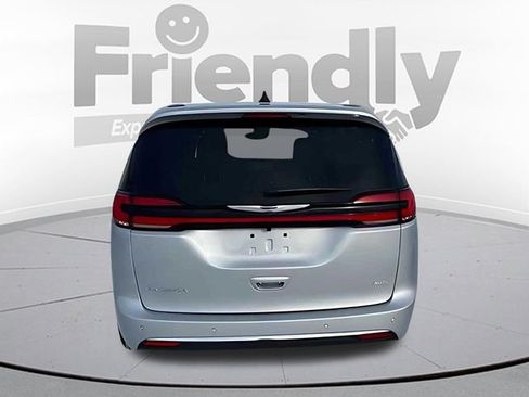 New 2026 Chrysler Pacifica Select AWD/4WD image 6