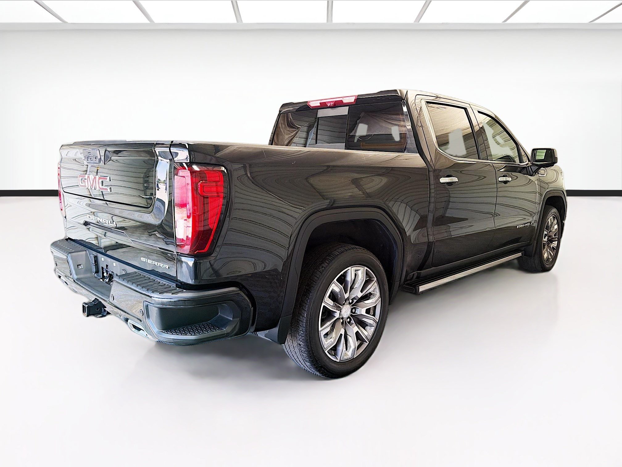 Used 2024 GMC Sierra 1500 Denali w/ Denali Reserve Package AWD/4WD image 4