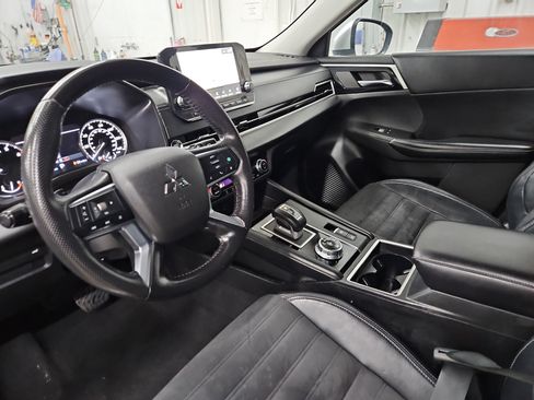 Used 2022 Mitsubishi Outlander SE image 18