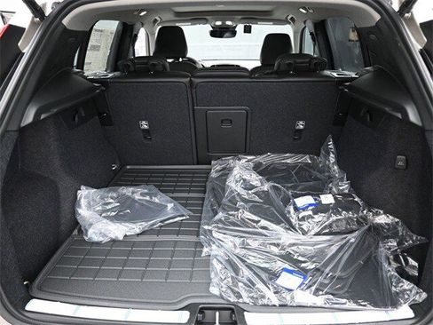 New 2024 Volvo XC40 B5 Plus w/ Protection Package Premier image 20