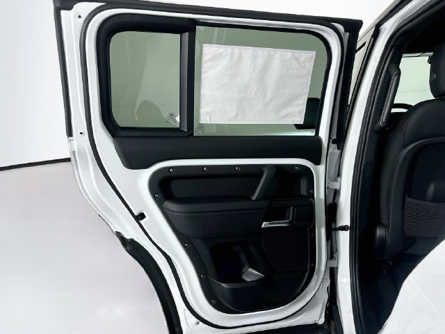 New 2026 Land Rover Defender 110 X-Dynamic SE AWD/4WD image 21