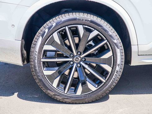 New 2026 Volvo XC90 T8 Plus w/ Protection Package Premier AWD/4WD image 8