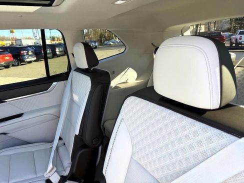 Used 2025 GMC Acadia Denali w/ Super Cruise Package image 8