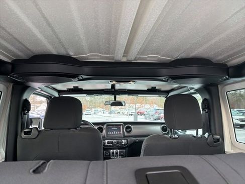 Used 2023 Jeep Wrangler Willys image 13