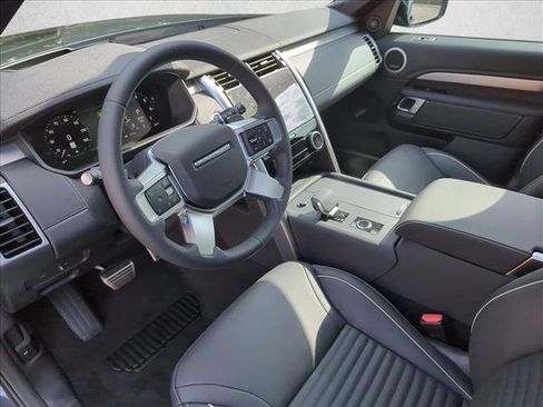 Certified 2024 Land Rover Discovery Dynamic SE image 23