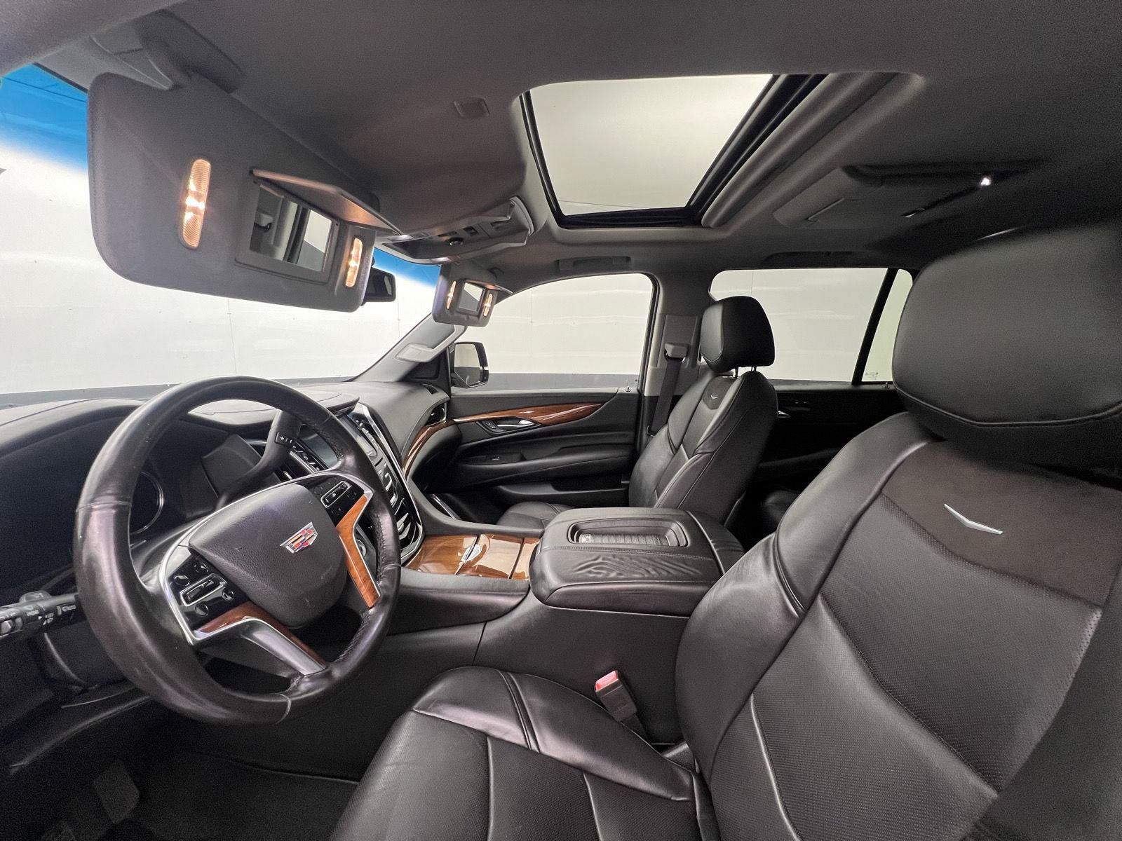 Used 2016 Cadillac Escalade Luxury AWD/4WD image 13