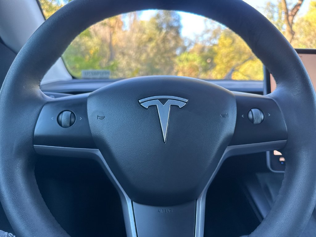 Used 2023 Tesla Model Y Long Range AWD/4WD image 28