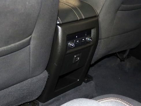 Used 2019 Chevrolet Traverse LT image 16