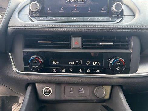 Used 2023 Nissan Rogue SV image 39