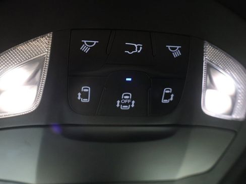 Used 2025 Chrysler Pacifica Select image 47