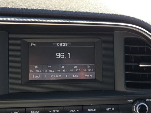 Used 2019 Hyundai Elantra SE w/ Cargo Package image 10