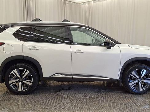 Used 2021 Nissan Rogue Platinum image 4